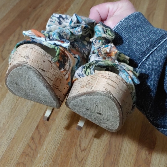 Chinese Laundry 🥳HOST PICK🥳 Heart Throb Platform Heels 6M - Picture 6 of 13